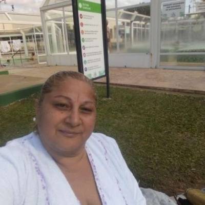 Conocer mujer de 55 años que vive en Saavedra 