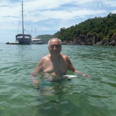 Conocer hombre de 69 años que vive en Paraná 