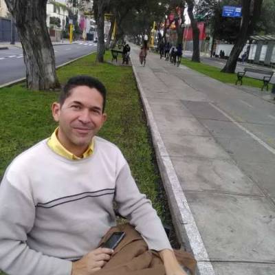 Conocer hombre de 48 años que vive en Montevideo 
