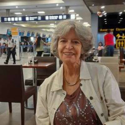 Conocer mujer de 72 años que vive en Almagro 