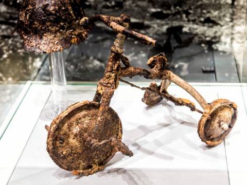 80 años del bombardeo de Hiroshima - El triciclo rojo de Sin