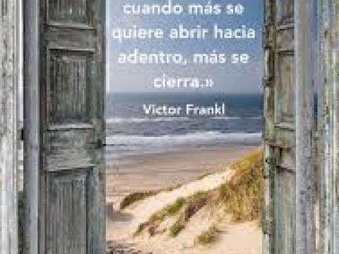 La Puerta de la,Felicidad se Abre hacia Afuera