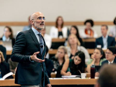 3 Actitudes de la Felicidad del gurú de Harvard