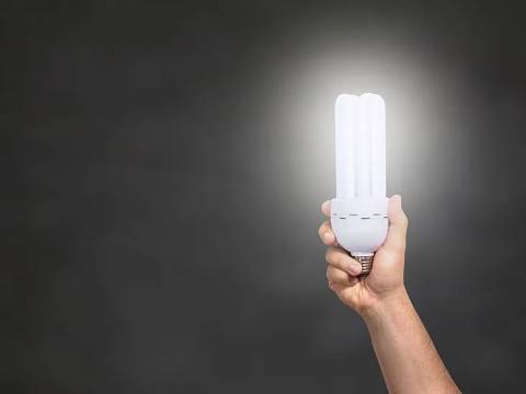 No Maldigas la Oscuridad; Aprende dónde guardaste la lámpara
