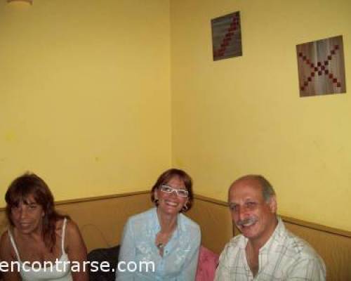 3007 17  La Jones  y Francoday  , invitan  a :  The Rozz Resto Bar 