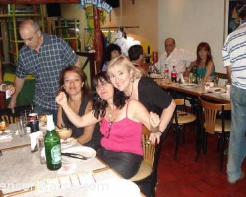 3283 5 FIESTA, FIESTA !!!! en Pizza de Todos - LA JONES también festeja su cumple con nosotros!!!!!