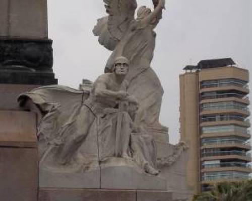 9506 11 CURIOSIDADES DE LOS MONUMENTOS-DE RECOLETA A PALERMO -POR LA JONES 