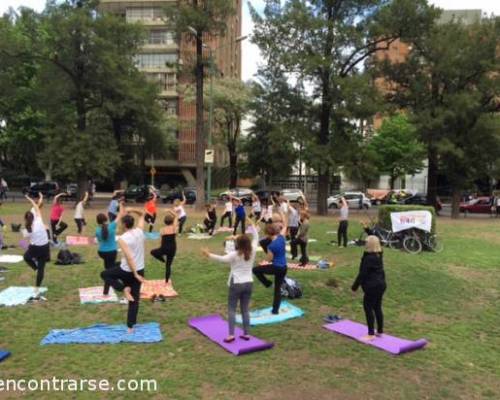 15615 3 Yoga Gratis en Plaza Arenales!
