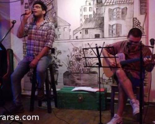 Emanuel en voz e Igancio en guitarra :Encuentro Grupal ¡ MICRÓFONO ABIERTO !