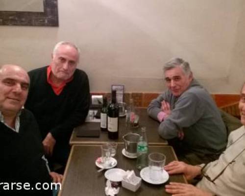 Bienvenidos, Enrique, Mario, Horacio. :Encuentro Grupal el café del africano