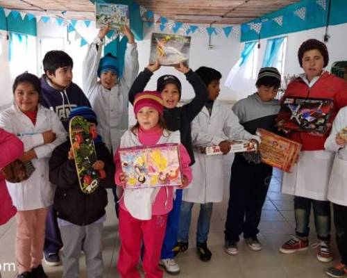Chicos de la escuela de Ibicuy . Muy lindo los salorens de la escuela  :Encuentro Grupal Visita a ahijados y Hogar de menores en Entre Rios