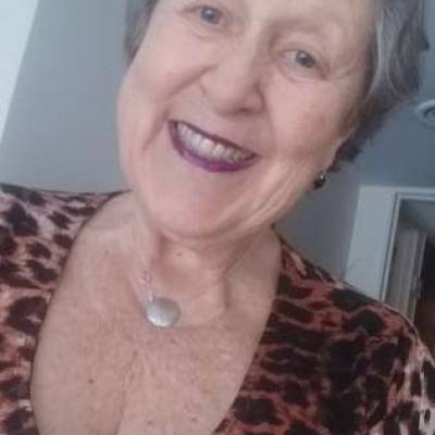 Conocer mujer de 72 años que vive en Villa Urquiza 