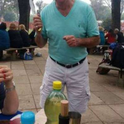 Conocer hombre de 73 años que vive en Avellaneda 