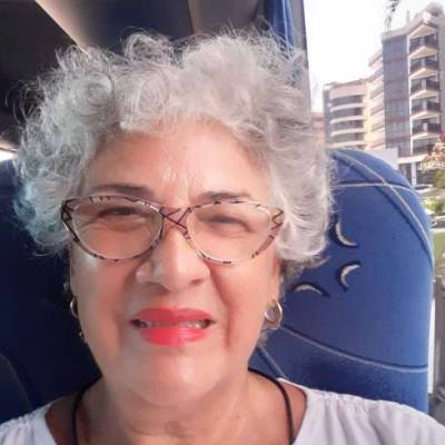 Conocer mujer de 63 años que vive en Ramos Mejía 