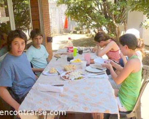 en esa mesa me tendrian que haber sentado ami!!!!!! :Encuentro Grupal 