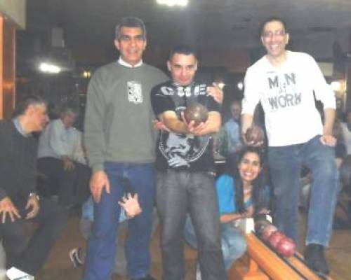 5464 53 En el Oeste creemos que hacemos BOWLING y POOL,Venìs??????