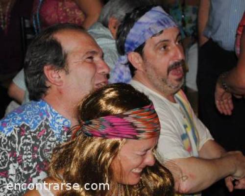 ¡Que foto! :Encuentro Grupal ¡¡¡HIPPIE-HOT FEST!!! ¡El Fiestón Anual del Elenco!