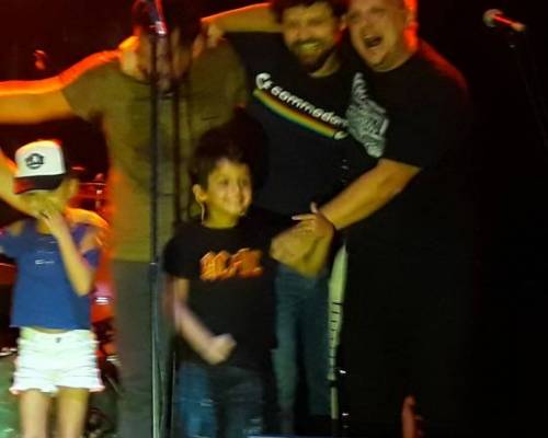 Los musicos con sus hijos, gran emoción !!! :Encuentro Grupal Rock y Blues con: Tras La Mula, la banda del hijo de Mario