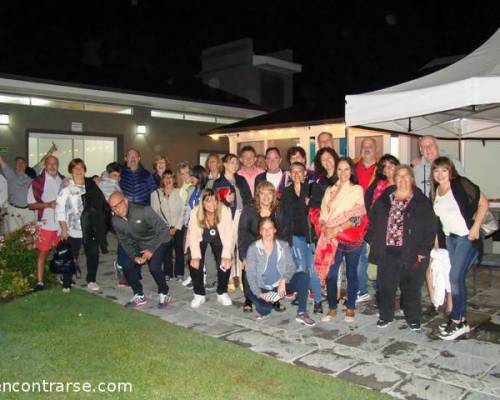 Equipo casi completo en esta foto...salvo por el ansioso de Omar que ya estaba en el auto calentando motores!!! :Encuentro Grupal Uribelarrea...(Episodio II) 13/14/15 de Marzo