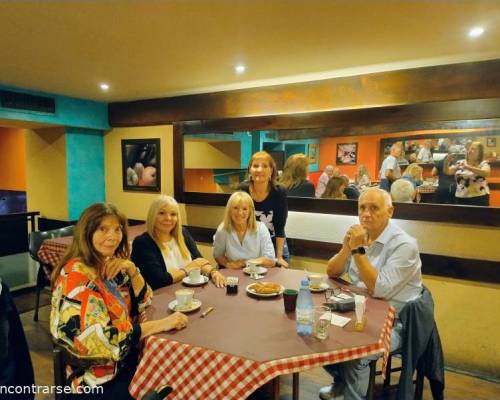 Bienvenida Soraya !!!! :Encuentro Grupal JUEGOS Y CAFÉ EN LA TARDE DE UN MARTES FERIADO