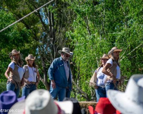 EN PLENA COREO :Encuentro Grupal ¿ME ACOMPAÑAS A  LAS FLORES?