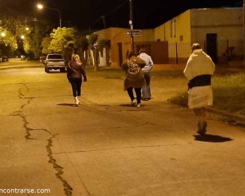 Bueno, no todo salió también.  La noche en Las Flores, sin movilidad y sin boliches!!!   algún perro que nos siguió y nos movió la cola pero también nos abandonaron por el camino :Encuentro Grupal ¿ME ACOMPAÑAS A  LAS FLORES?