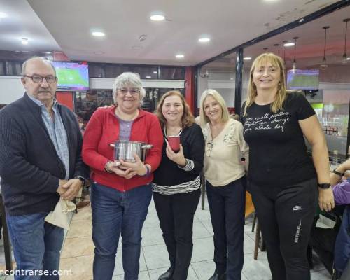 Las ganadoras Silvia y Mony. :Encuentro Grupal JUGAMOS AL RUMMY MONTE CASTRO
