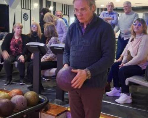 Cuando me concentro me concentro!!! ja ja ja :Encuentro Grupal POR OTRA SALIDA DE  BOWLING, VOLVEMOS A PALOKO !!!