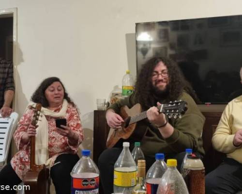 Un capo con la guitarra :Encuentro Grupal GUISO DE LENTEJAS Y GUITARREADA EN LO DE MAJO!!!