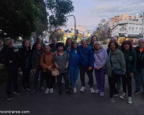 estas fotos oscuras son geniales....  :Encuentro Grupal COMIENZA SEPTIEMBRE Y SE VIENE  LA PRIMAVERA