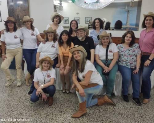 Todo el grupo (cada vez más  numeroso) en el final de la clase.  Otra clase maravillosa!!! :Encuentro Grupal EN ENCONTRARSE TAMBIEN SE BAILA COUNTRY