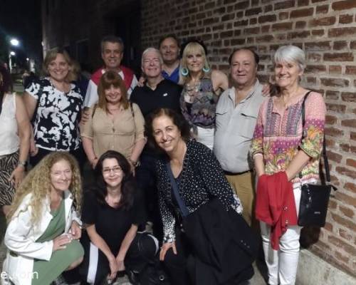 Una obra para reir mucho y al final.... dejar escapar alguna lágrima. Excelente actuación de todo el elenco!!. Alena, talentosa como siempre, nos hizo pasar un momento muy grato.  Felicitaciones. :Encuentro Grupal VENÍ AL TEATRO EN MARTÍNEZ!!