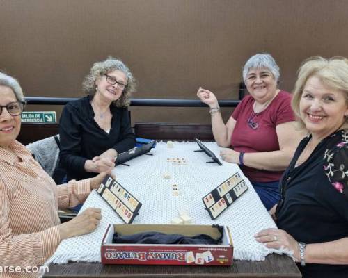 Mesa del mantel blanco. Ellas muy glamorosas: Gladis, Gabivol, Silviacor y MartaEstela. :Encuentro Grupal JUGAMOS AL RUMMY MONTE CASTRO