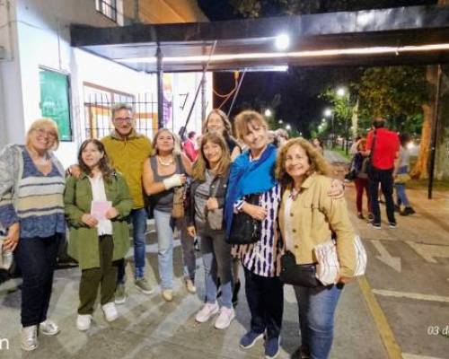 Fotito grupal a la salida del Teatro Sarmiento... :Encuentro Grupal JAMES BROWN USABA RULEROS 