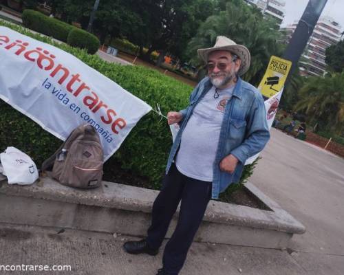 Ahh bueno!!! Se acostumbro al modelaje nuestro vaquero estrella.  Genioooooo :Encuentro Grupal EN ENCONTRARSE TAMBIEN SE BAILA COUNTRY