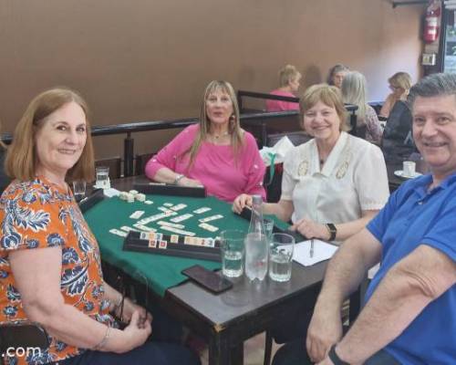 Noe, Patryp, Alicia y Adriana. Infiltrado por un ratito,hasta que se armo su mesa,Federico.  :Encuentro Grupal JUGAMOS AL RUMMY MONTE CASTRO