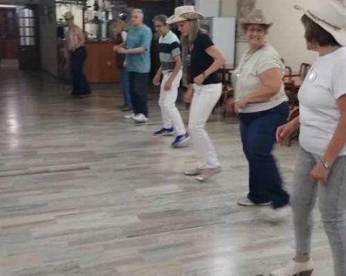 Vamos dancing. Así de derechitos.  :Encuentro Grupal EN ENCONTRARSE TAMBIEN SE BAILA COUNTRY