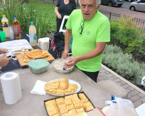 Un genio todo terreno: en la mesa de ping pong y en la mesa de comida!!.  Master Chef Gerard!!. :Encuentro Grupal PIMPONEAMOS Y FESTEJAMOS MI CUMPLE EN VILLA DEVOTO